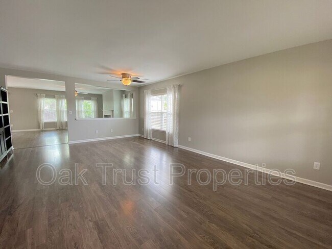 Building Photo - 1310 Song Sparrow Way