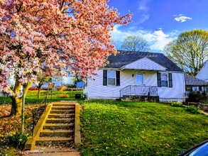 Building Photo - 1745 Rose Ave