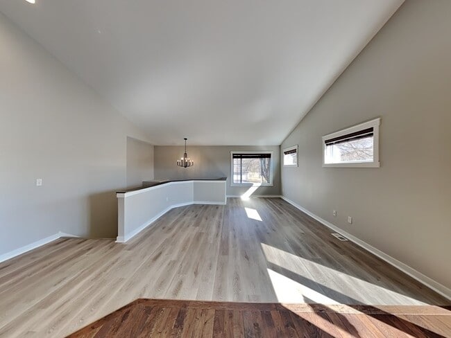 Building Photo - COMING SOON!! Spacious 3 bedroom, 2 bathro...