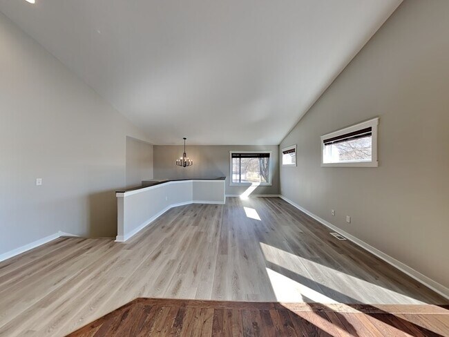 Foto del edificio - COMING SOON!! Spacious 3 bedroom, 2 bathro...