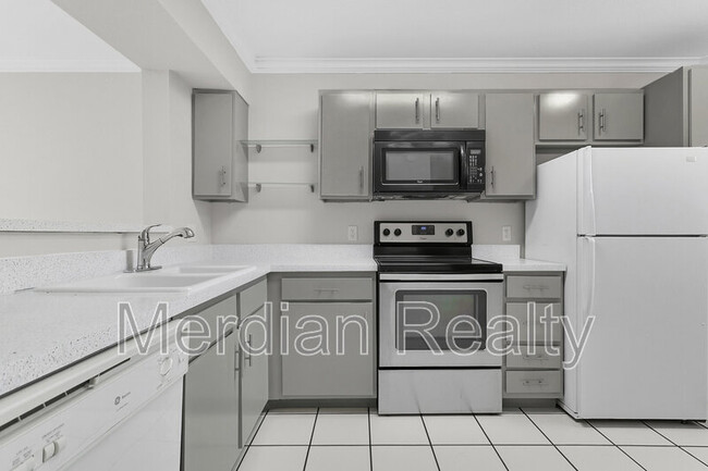 Building Photo - 205 Arbor Cir