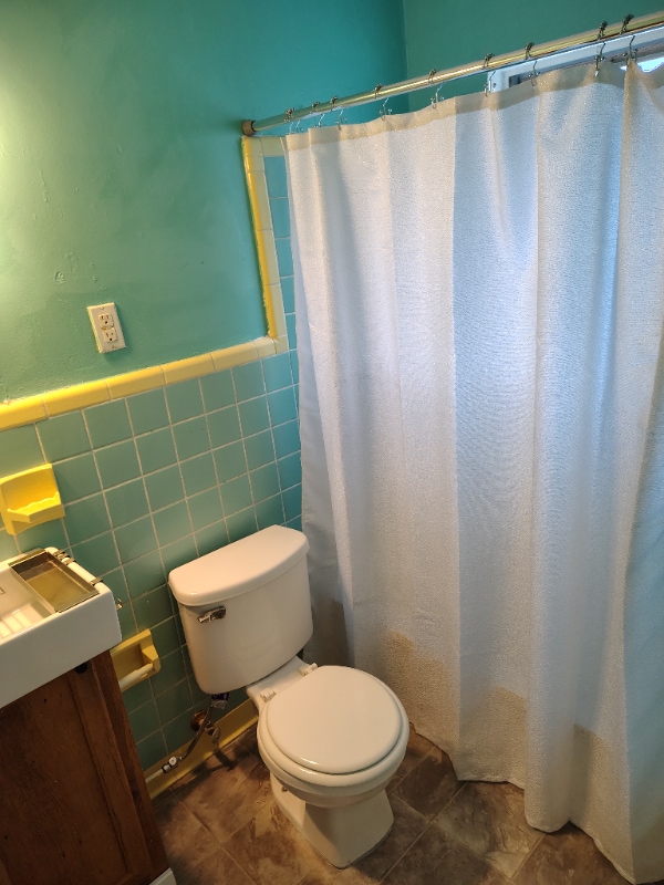 Building Photo - 183 SE Camelot Loop