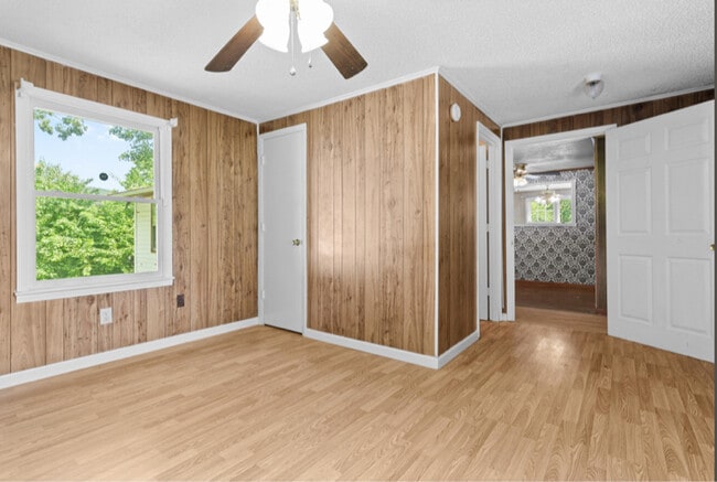 Building Photo - 225 Bland St