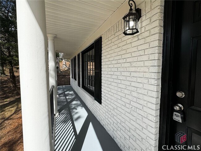 Foto del edificio - 215 Rivermont Rd