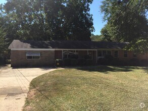 Building Photo - 897 Twin Lake Dr NE