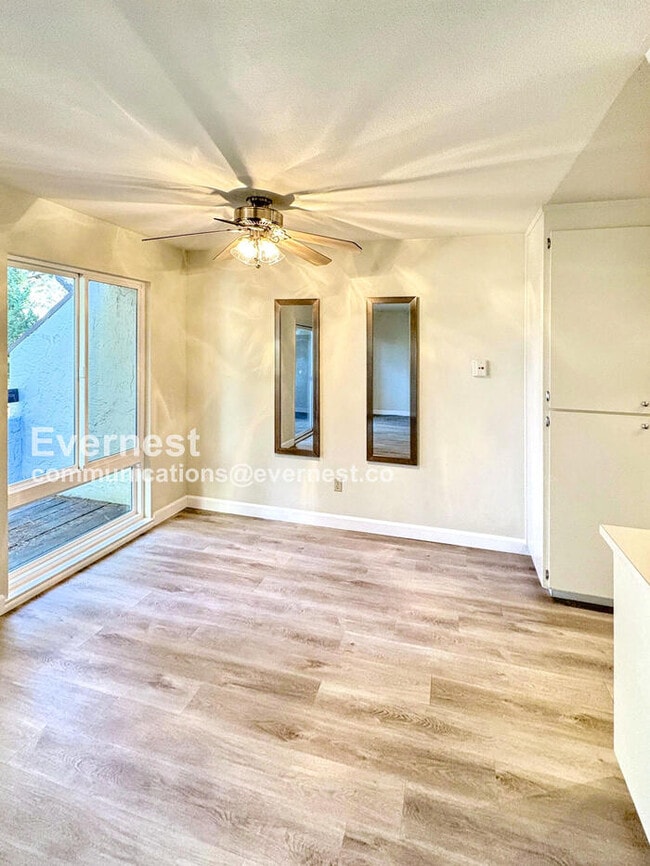 Foto del edificio - 283 Tradewinds Dr
