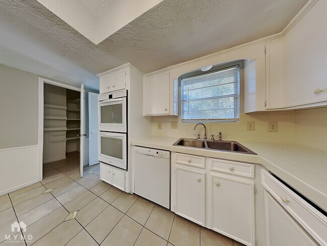 Foto del edificio - 15110 Gladebrook Dr