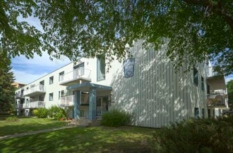 Building Photo - 1055 Powers St