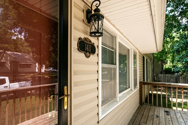 Building Photo - Great 5 Bedroom on East Side of Campus