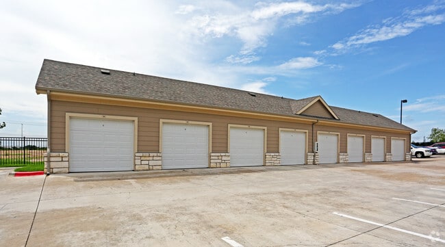 Garages - Pointe at Ben White