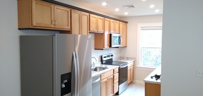 Kitchen - 545 Dyer Ave