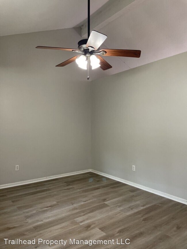Building Photo - 3 br, 2 bath House - 3215 NE 56th Terrace