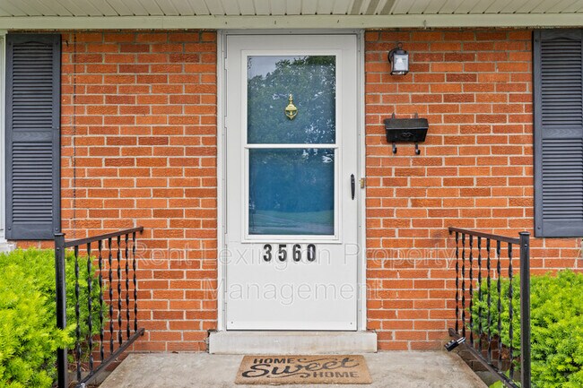 Building Photo - 3560 Lansdowne Dr