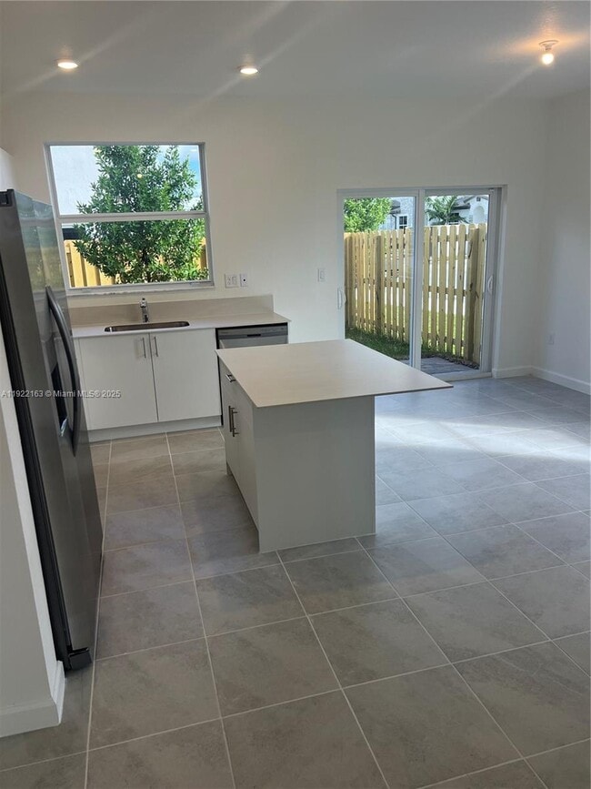 Foto del edificio - 2633 SE 27th Dr