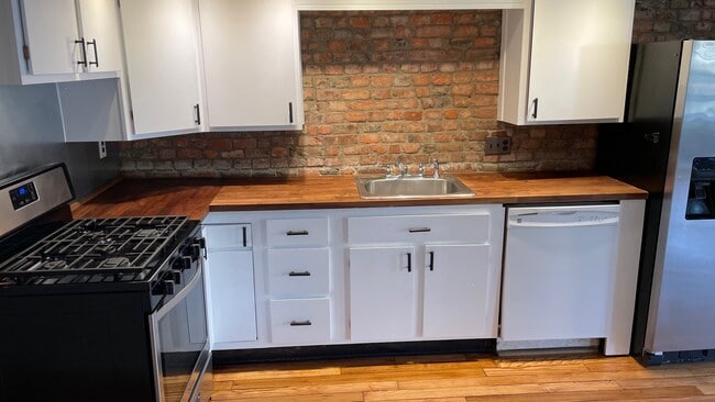kitchen - 421 Independence Ave SE