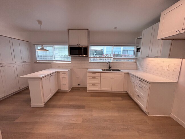 Open Kitchen - 640 N Wilson Ave