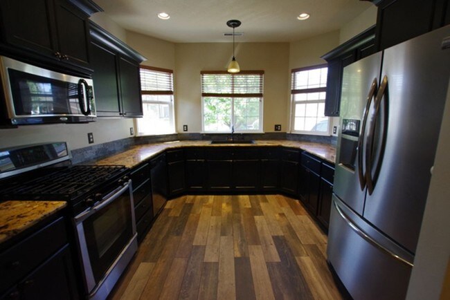 Foto del edificio - Very nice upgraded townhome