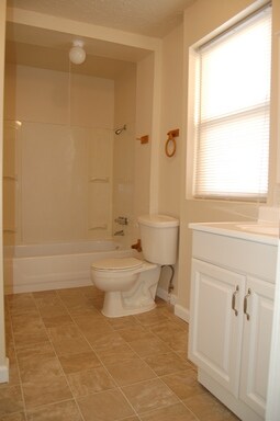 Building Photo - 320 N 11th St