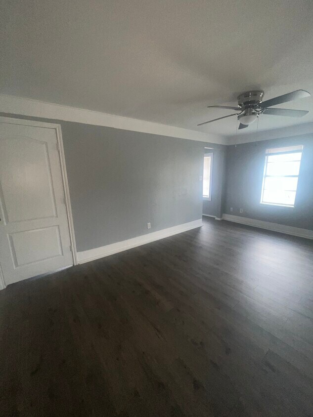 Primary Photo - 302 W Alice Ave