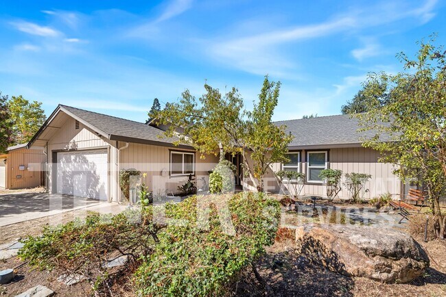 Building Photo - 639 Flower Dr