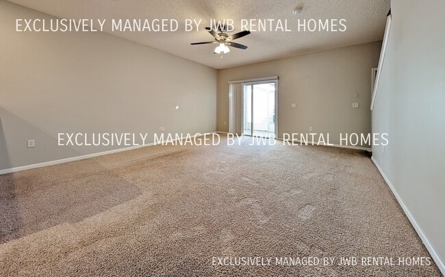 Foto del edificio - 323 Pecan Grove Dr