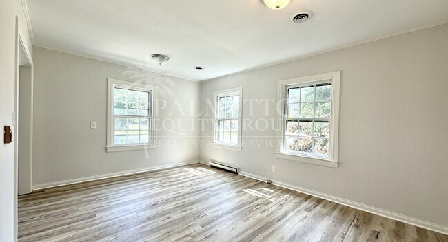Building Photo - 1513 Summit Ave