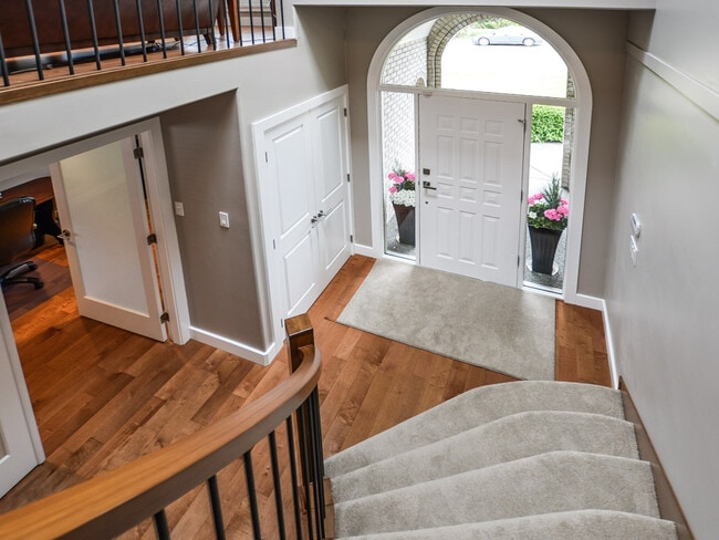 Building Photo - 6337 Lasalle Rd