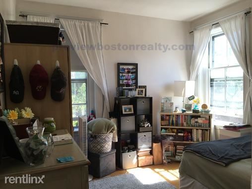 Building Photo - 1677 Beacon St