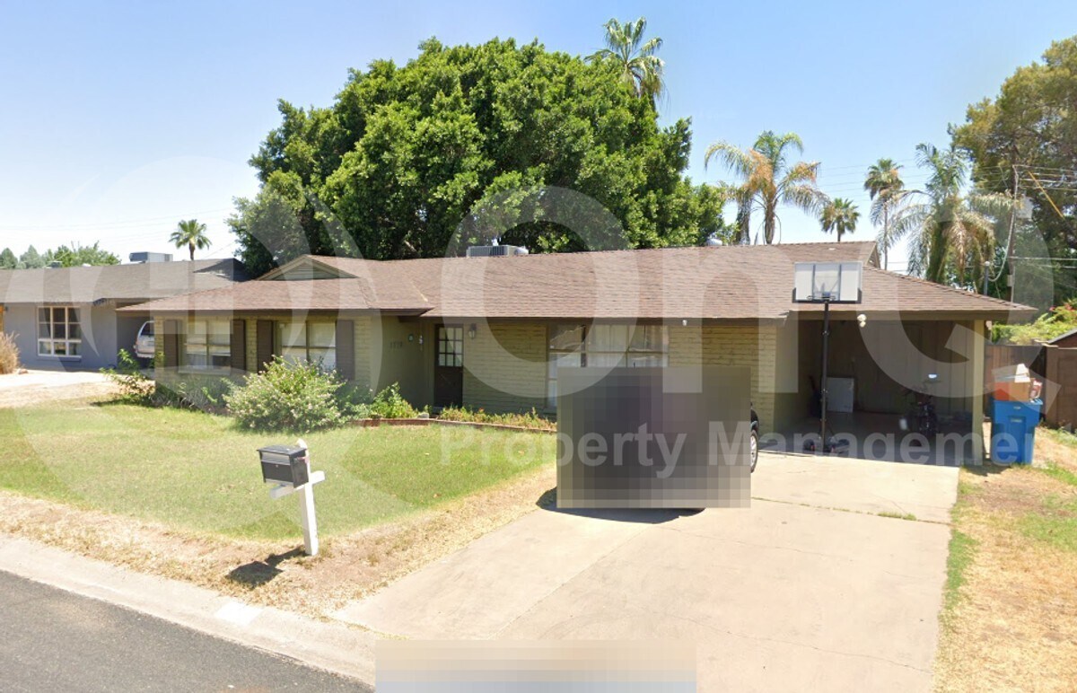 Foto del edificio - 1719 E McLellan Blvd