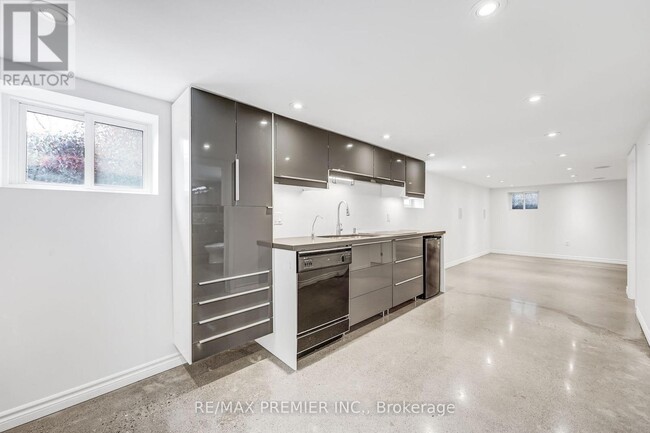 Building Photo - 20 Airley Crescent