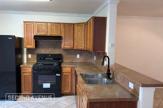 Building Photo - 2201 Encino Dr