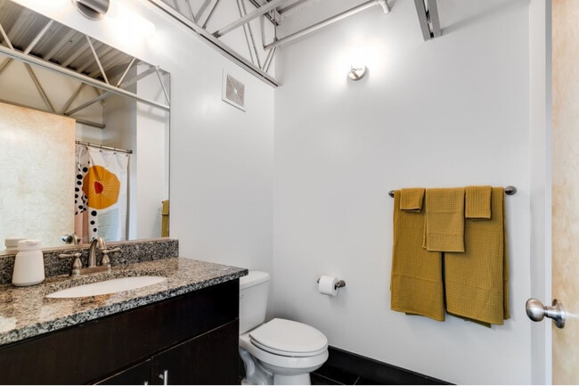 Building Photo - 1100-1106 Hull St