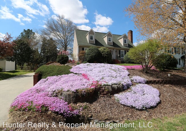 Building Photo - 3 br, 2.5 bath House - 1520 Chimney Rock D...