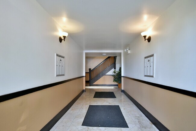 Foto del edificio - 3249 W Cullom Ave