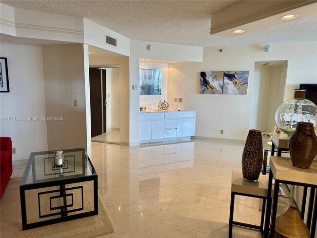 Foto del edificio - 3000 Island Blvd