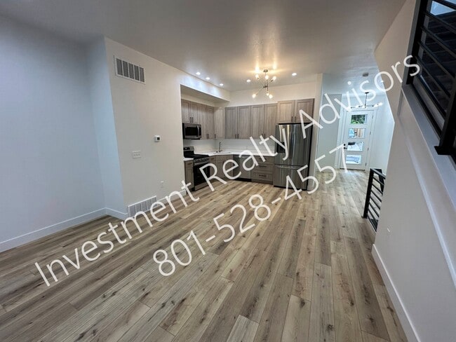 Building Photo - Brand New 3 Level Townhome!