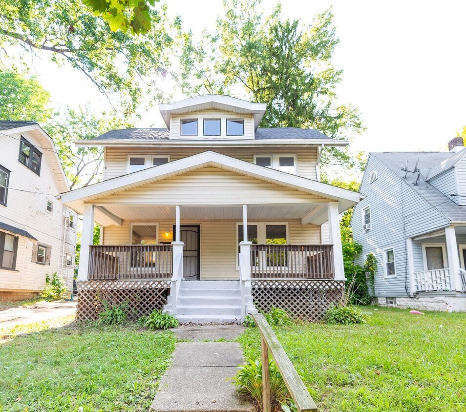 Primary Photo - 742 Noble Ave