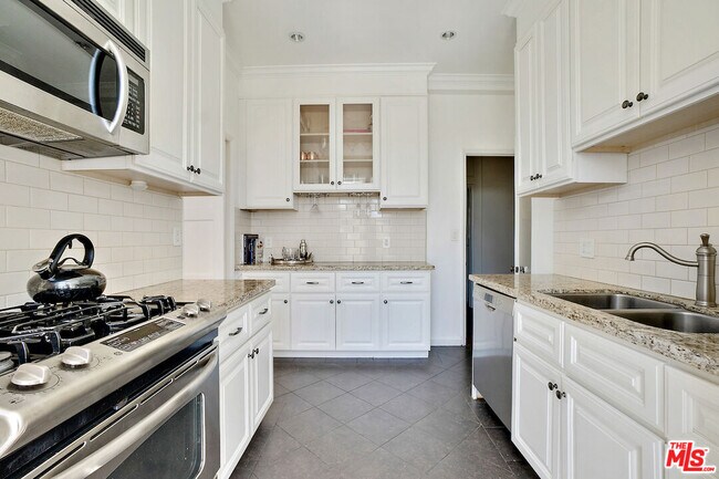 Building Photo - 1360 CRESCENT HEIGHTS Blvd