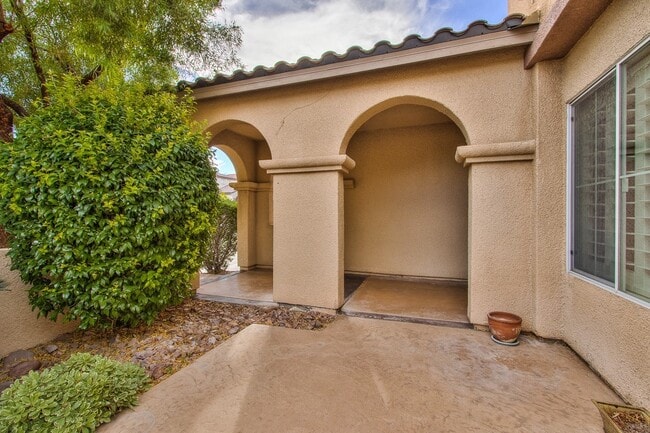 Building Photo - Summerlin Home with downstairs Bed/Bath & Large Patio with Courtyard!