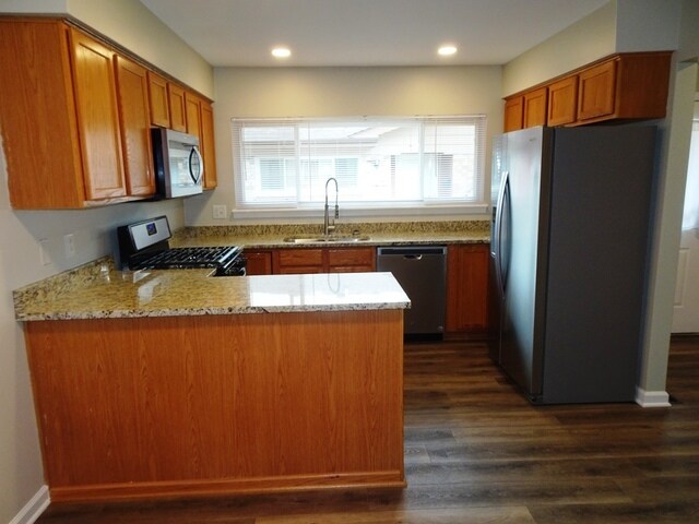 Building Photo - 530 Elm St