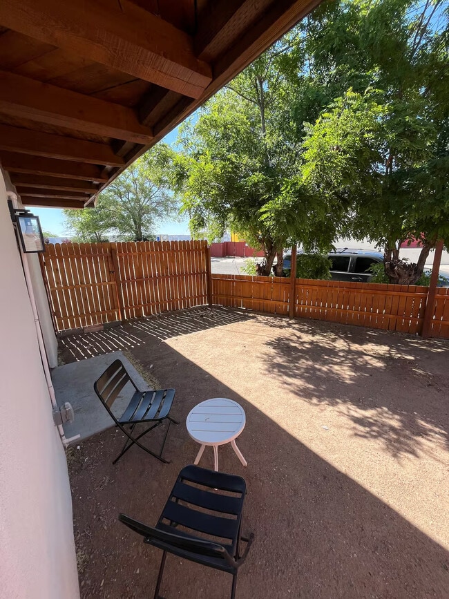 Building Photo - 1204 Sawmill Rd NW