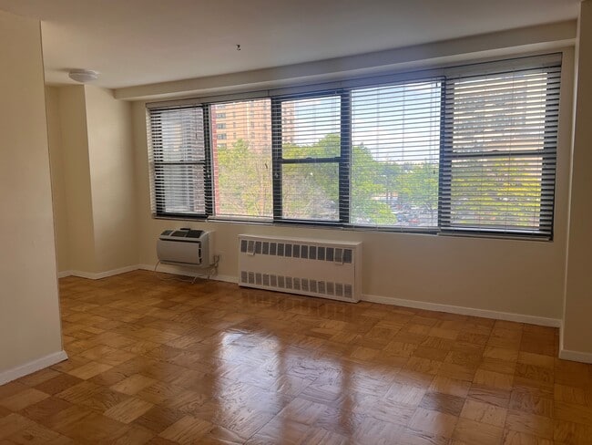 Building Photo - 10 Huron Ave