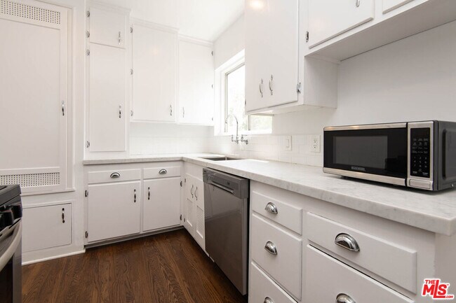 Foto del edificio - 9015 Rangely Ave