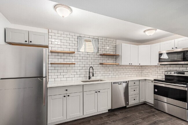 Foto del edificio - Stunning 1-bedroom, 1-bathroom garden leve...