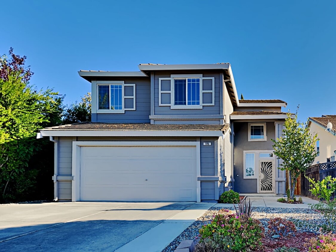 Primary Photo - 596 Edenderry Dr