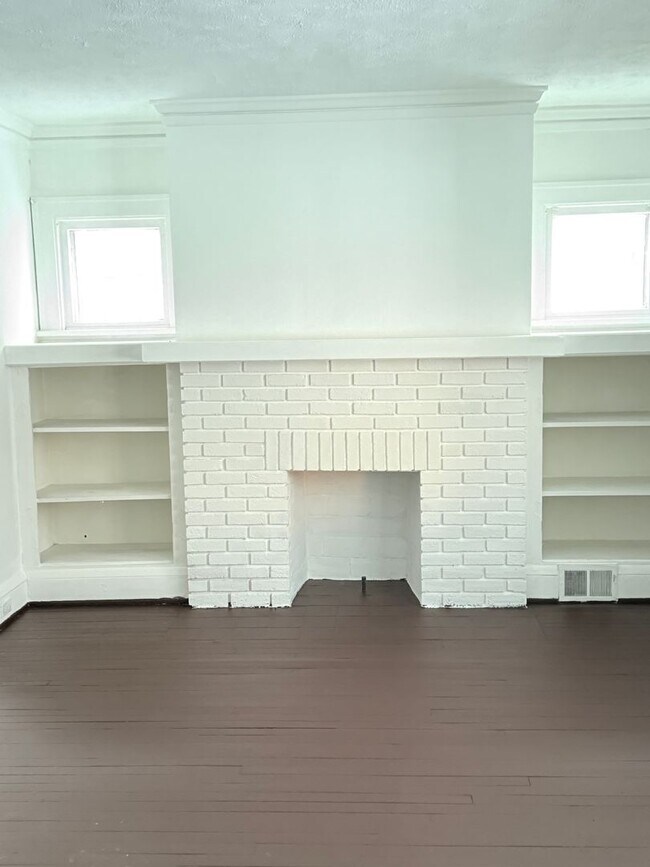 Foto del edificio - 10214 Nelson Ave