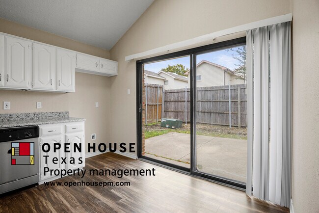 Foto del edificio - 2102 Holly Hill Ln, Carrollton