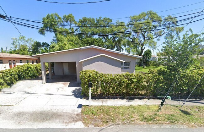 Photo - Nice 5-2 house in Dania