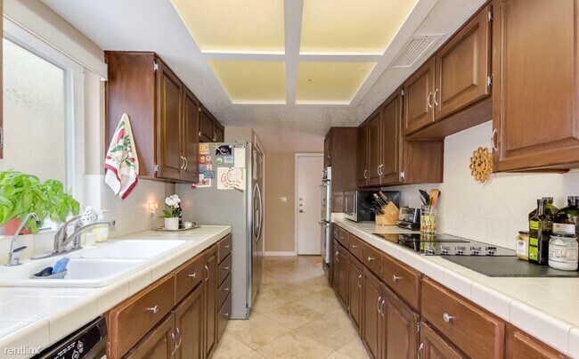 Building Photo - 1 br, 1 bath Condo - 3034 E Stella Ln