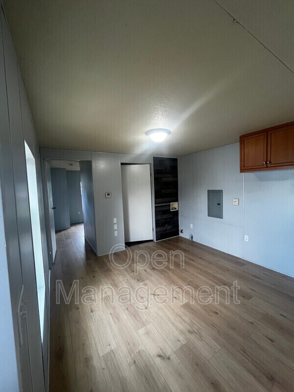 Foto del edificio - 7534 US-60